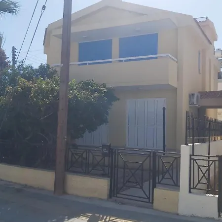 Sea Breeze 4 Bedroom Villa,shared Swimming Pool Vilă Larnaca