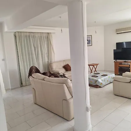 Sea Breeze 4 Bedroom Villa,shared Swimming Pool Vilă Larnaca