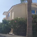 Sea Breeze 4 Bedroom Villa,shared Swimming Pool
