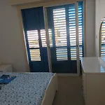 Villa Sea Breeze 4 Bedroom Villa,shared Swimming Pool Larnaca
