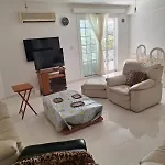 Sea Breeze 4 Bedroom Villa,shared Swimming Pool