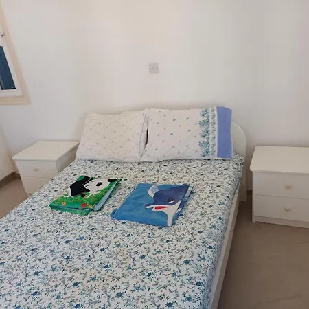 Villa Sea Breeze 4 Bedroom Villa,shared Swimming Pool Larnaca