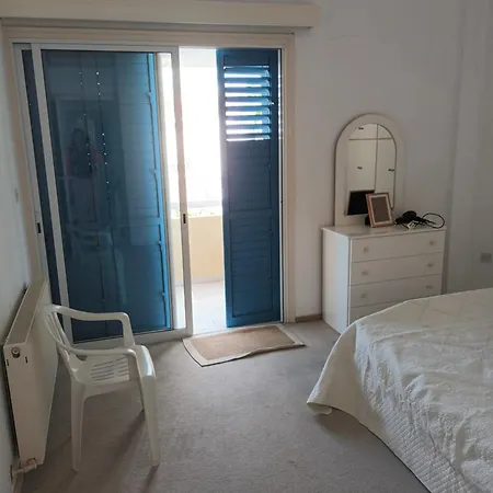 Villa Sea Breeze 4 Bedroom Villa,shared Swimming Pool Larnaca